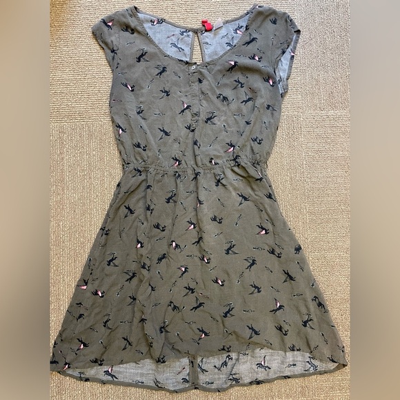 Divided by H&M scoped neckline dress, key hole back - size 6 - Picture 1 of 6